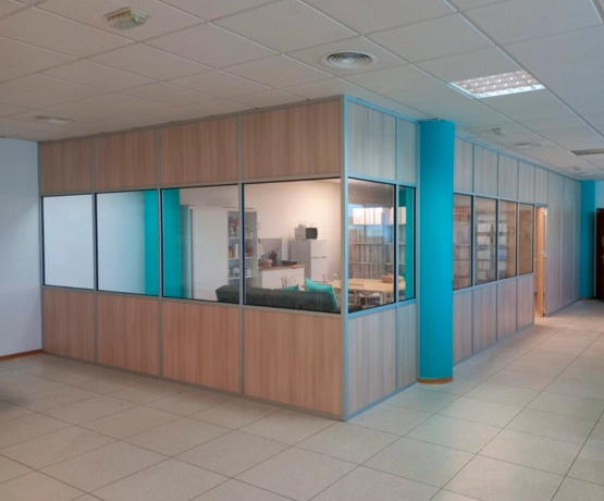 Oficina con mampara divisoria en Málaga