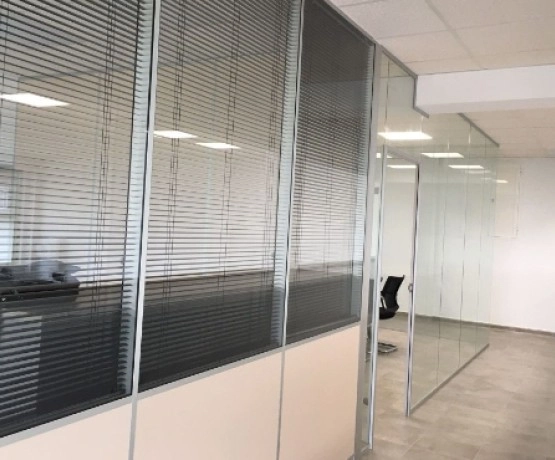 Mampara de oficina de cristal